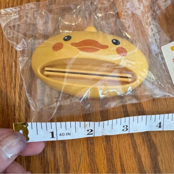 🌈 6/$60 Toothpaste Make Up Tube Squeezer Dispenser Duck Yellow - Picture 2 of 4